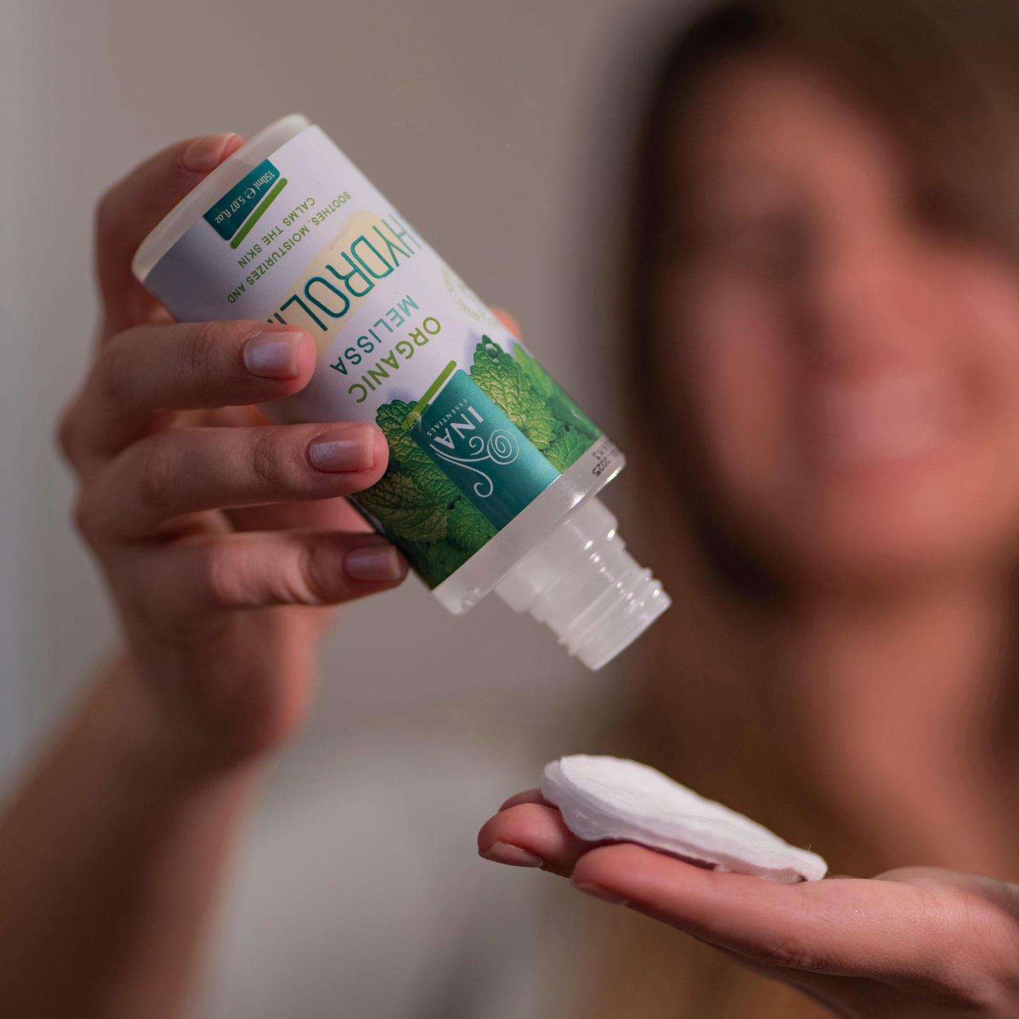Eau de Mélisse - Hydrolina - Bio Hydrolat pour les Dermatites et les Irritations cutanées