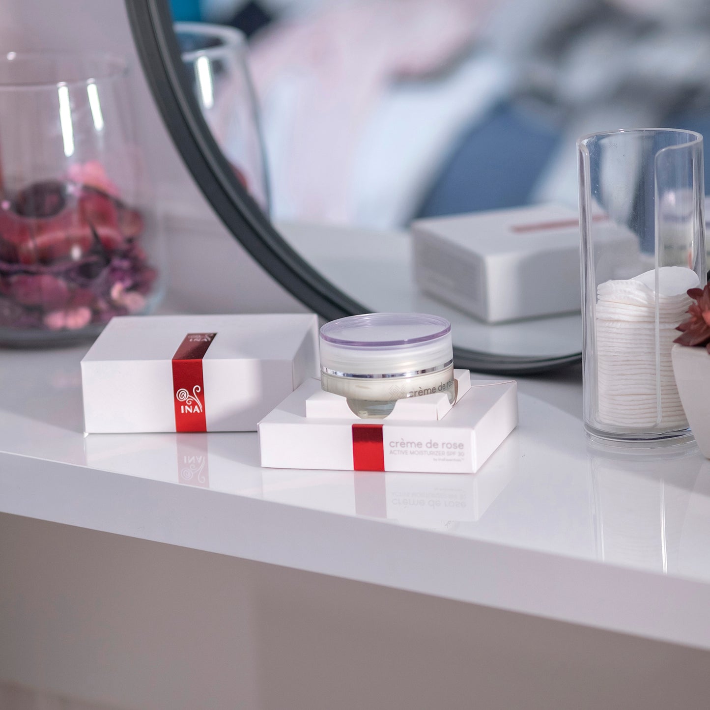 + Cadeau Crème de rose - Crème hydratante de jour avec SPF30 - hautement enrichi en huile Essentielle de Rose Bio