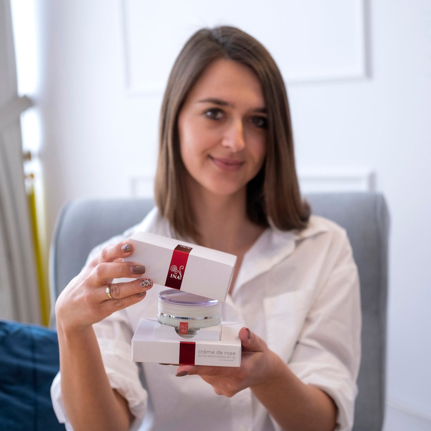 + Cadeau Crème de rose - Crème hydratante de jour avec SPF30 - hautement enrichi en huile Essentielle de Rose Bio