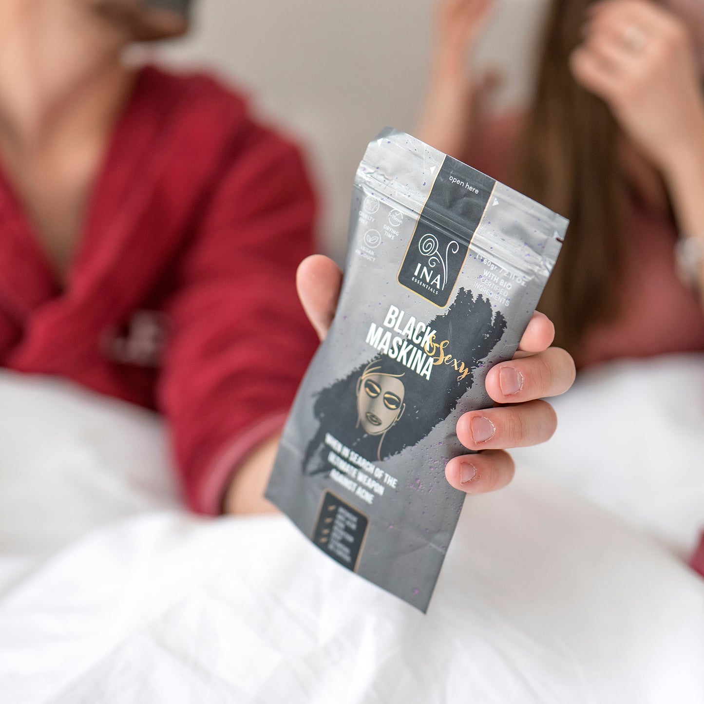 + Cadeau Masque visage - Maskina Noir - soins intensifs pour l'Acné et les points Noirs