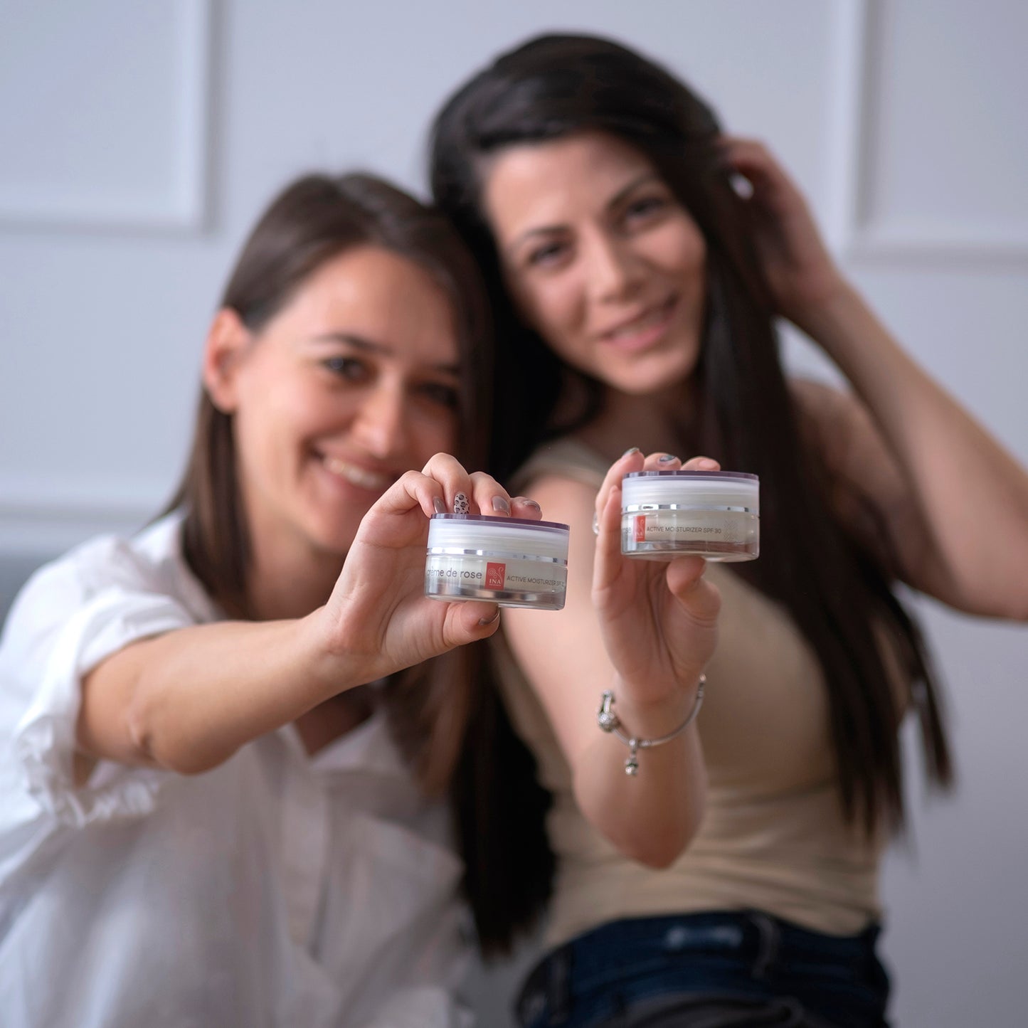 + Cadeau Crème de rose - Crème hydratante de jour avec SPF30 - hautement enrichi en huile Essentielle de Rose Bio