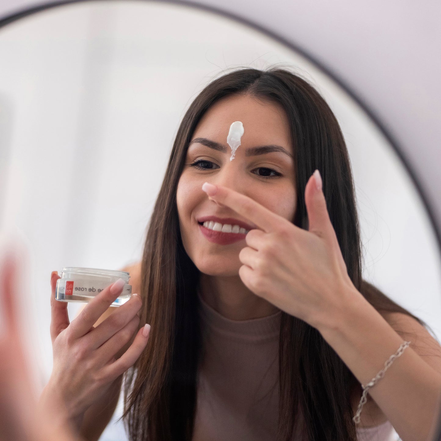+ Cadeau Crème de rose - Crème hydratante de jour avec SPF30 - hautement enrichi en huile Essentielle de Rose Bio
