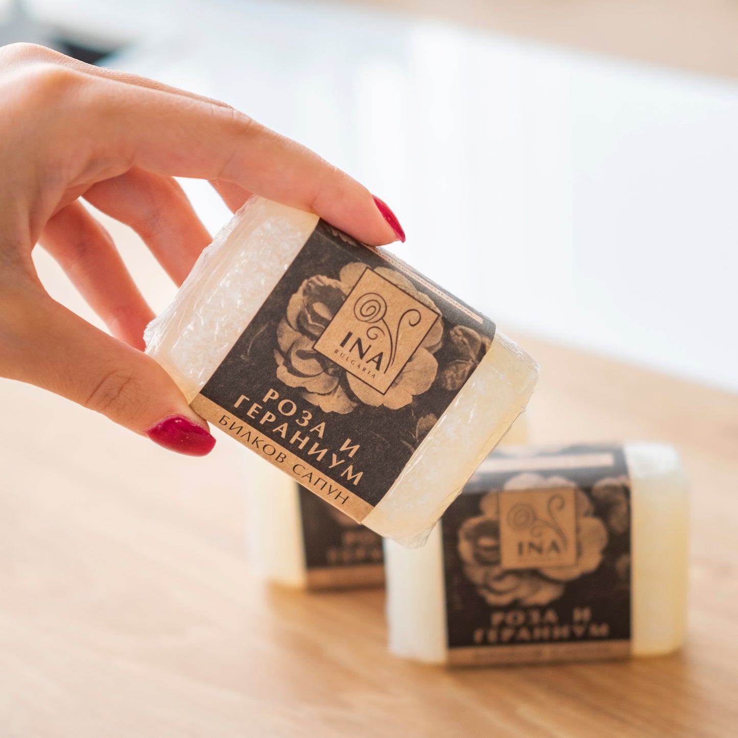 Savon Naturel aux Herbes à l'Huile de Rose Damascena et au Géranium - action nourrissante