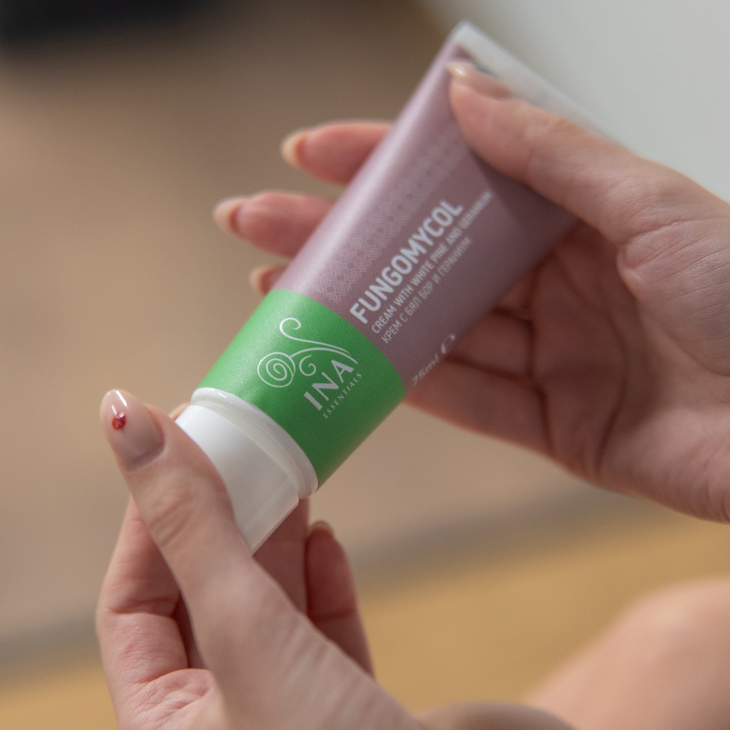 Achetez 2 Crèmes pour les Mycoses des ongles et la peau sèche et craquelée, Recevez 1 Eau de pin blanc bio gratuite