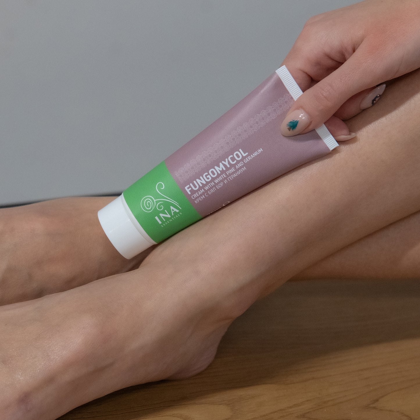 Crème 2 en 1 pour les Mycoses des ongles et la peau sèche et craquelée - au Pin blanc, à l'Urée et au Géranium