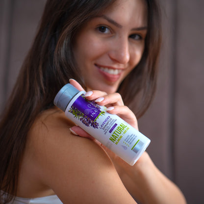 Shampooing Naturel à la Lavande pour pellicules et cuir chevelu Sensible - à l'Huile Essentielle de Lavande